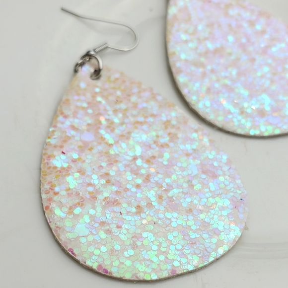💫5/$25 MERMAID GLITTER EARRINGS - Picture 6 of 6